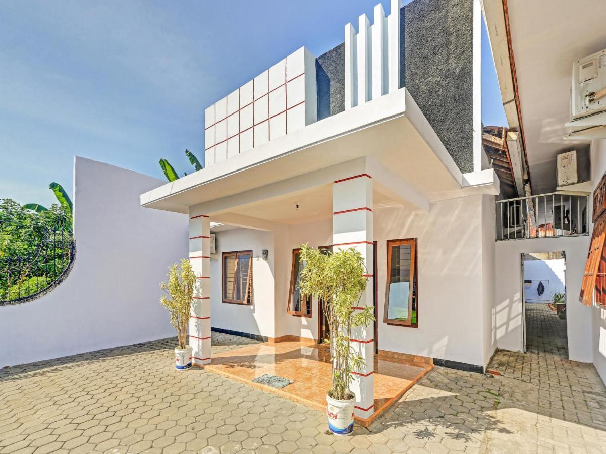 Oyo 90344 Wijayanti Hotell Banyuwangi  Eksteriør bilde