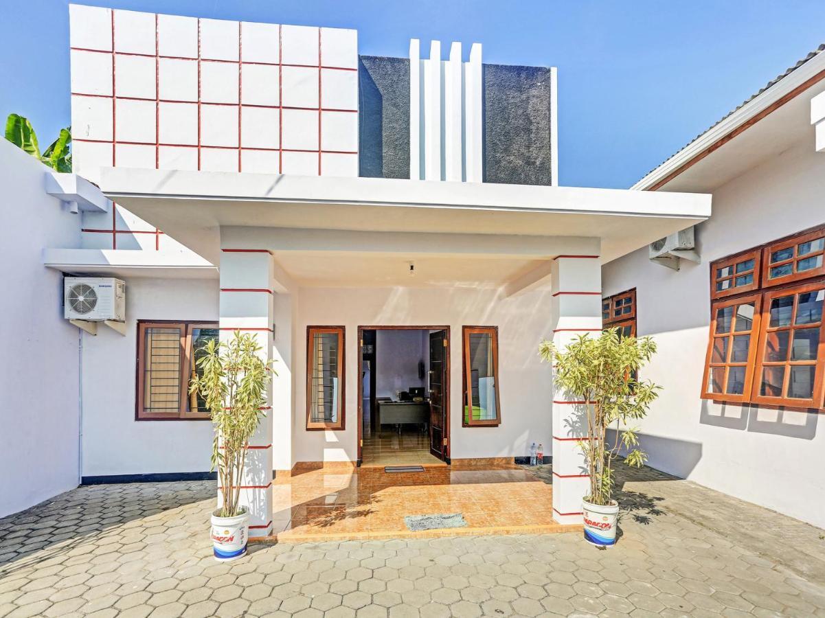 Oyo 90344 Wijayanti Hotell Banyuwangi  Eksteriør bilde