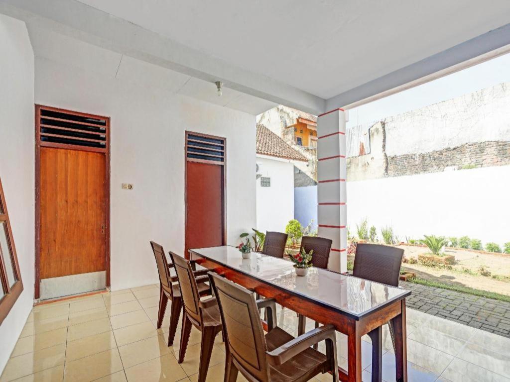 Oyo 90344 Wijayanti Hotell Banyuwangi  Eksteriør bilde