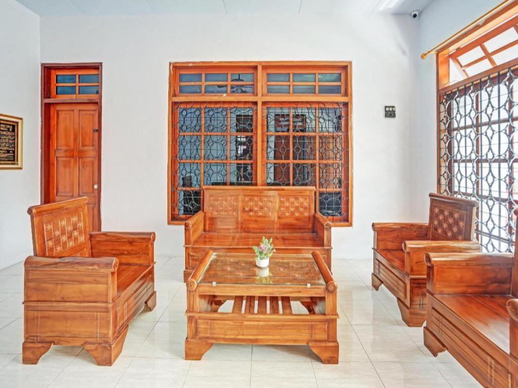 Oyo 90344 Wijayanti Hotell Banyuwangi  Eksteriør bilde