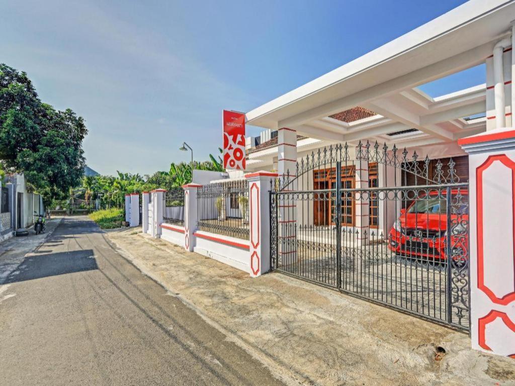 Oyo 90344 Wijayanti Hotell Banyuwangi  Eksteriør bilde